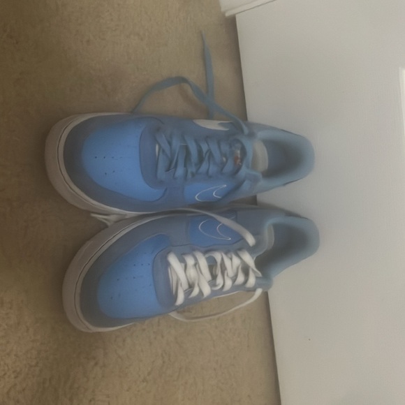 First use Air Force 1s university blue - Picture 2 of 7
